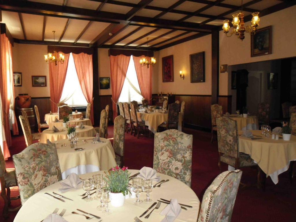 Le Grand Hotel A Ussel Ussel  Exterior foto
