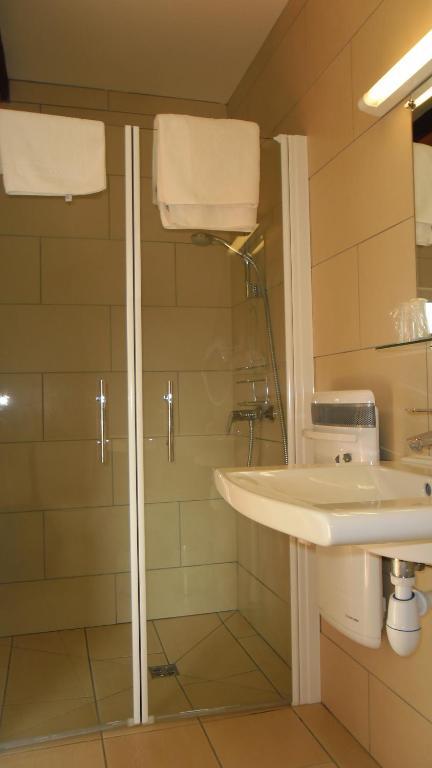Le Grand Hotel A Ussel Ussel  Zimmer foto